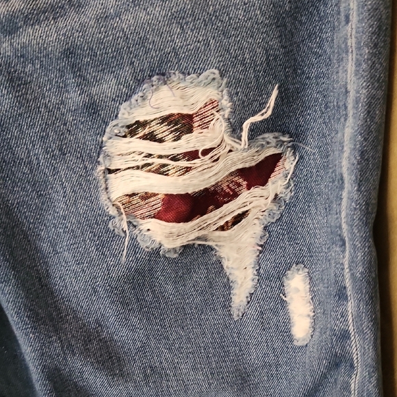 Vince Camuto Blue Distressed Jeans with Maroon Details-Size 14 - Picture 3 of 5